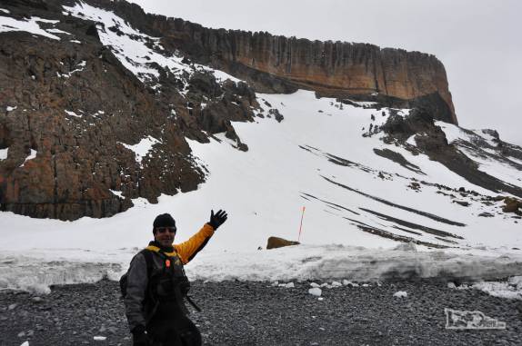 Enfim chegamos à Antártida! (Brown Bluff, na ponta da península antártica)